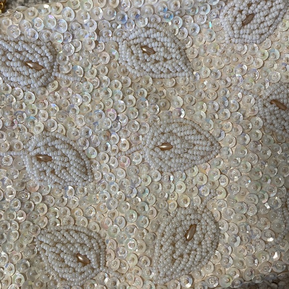 Vintage Beaded Richere Bag by Walborg in Cream w/ Leaf Pattern & Gold-tone Chain - Picture 3 of 6